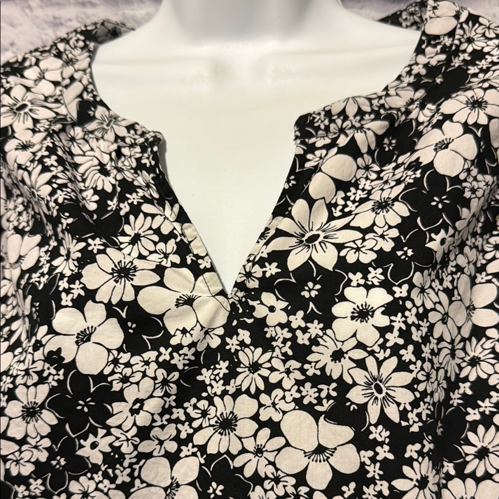 Talbots Petite Black and White Puff Sleeve Floral Blouse Size Medium Petite - Picture 3 of 10
